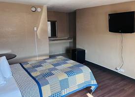 Hallmark Inn By OYO Fort Wayne 5