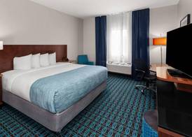 Wingate by Wyndham Oshkosh 5