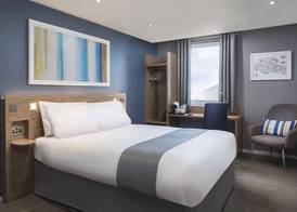 Travelodge Bath Waterside 3
