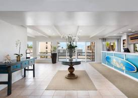 Pacific Edge Hotel 4