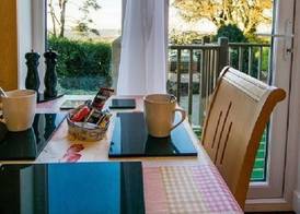 Cosy Snug Room with En-Suite - Near Lyme Regis - Private Balcony with Sunset Views - Free Parking & WiFi - Tea Room opposite serving local produce 3