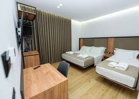 Kevin's ApartHotel 4