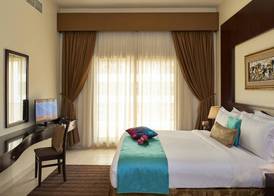 Arabian Dreams Deluxe Hotel Apartments 4