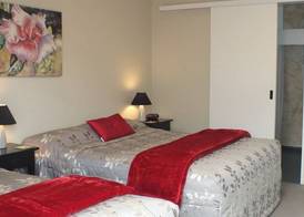 Canterbury Court Motel 4
