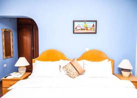 Mahogany Lodge, Cantonments 4