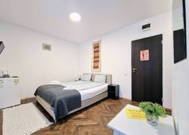 Main Square Apartments & More 4