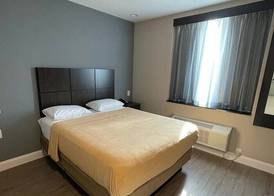Royal Hotel Bronx 2