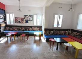 Fira Backpackers Place 2