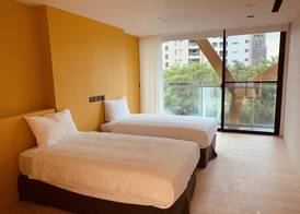 Comin' Place HSR Hotel 4
