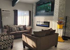 The Oasis Hotel & Bar 3