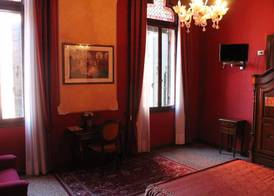 Palazzo Lion Morosini - Check in presso Locanda Ai Santi Apostoli 5
