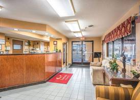 Econo Lodge Princeton 5