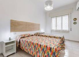 Cozy 2-Bedroom Flat with Balcony 3