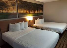 Days Inn & Suites by Wyndham Huntsville 3