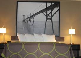 Super 8 by Wyndham Manistee 4