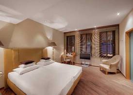 Yours Truly Hotel 5
