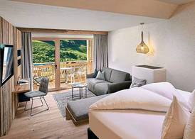Hotel Berghof Crystal Spa & Sports 4