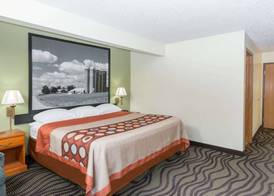 Super 8 by Wyndham Newton 3