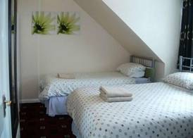 London Heathrow Guesthouse 4