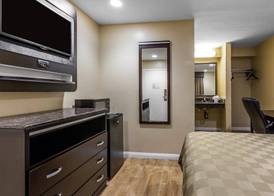 Broadway Inn and Suites 3