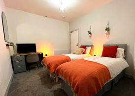 Darlington Suites by SA Stays 5