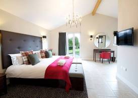 Apple Tree Lodges 2