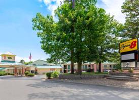 Super 8 by Wyndham Eureka Springs 2