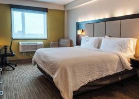Holiday Inn Express QUEENS - MASPETH by IHG 4