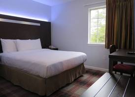 Luxbury Inn & Suites 3