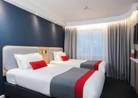 Holiday Inn Express LONDON - LUTON AIRPORT by IHG 5