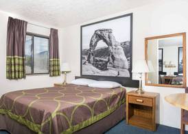 Super 8 by Wyndham Logan 2