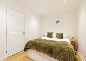JOIVY Gorgeous Flat Near Edinburgh Castle W/ Parking 2