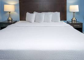 Commander Beach House Hotel 5