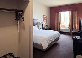 Country Inn & Suites by Radisson, Terrell 5