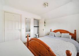 3 Bed - Sleeps 6 - Parking - Central Canterbury 2