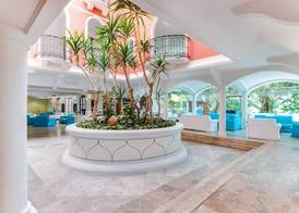 Phi Hotel Sighientu 5