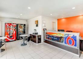 Motel 6 Waco - Lacy Lakeview 2