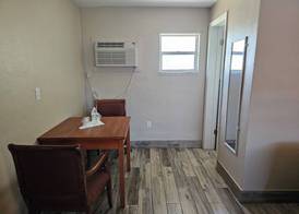 Three Oaks Motel 3