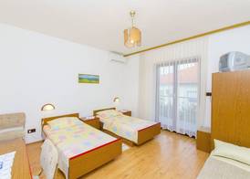 Apartments and Rooms Iva 2