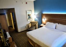 Holiday Inn Express & Suites CONCORD by IHG 5