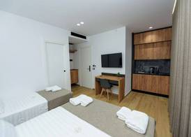 Kevin's ApartHotel 3
