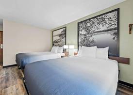 Super 8 by Wyndham Alexandria MN 4