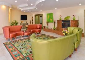 Quality Suites Stratford 4