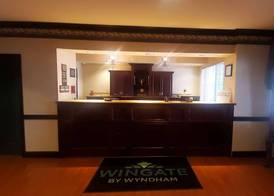 Wingate Suites by Wyndham Youngstown - Austintown 3