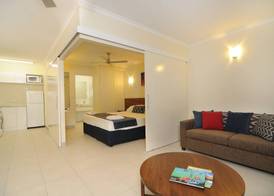Cairns Queenslander Hotel & Apartments 5