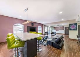 Quality Inn & Suites Canton 4