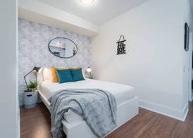 Peter St - Downtown Suite with Balcony 2