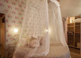 Bright Romantic Retreat in Florence 4
