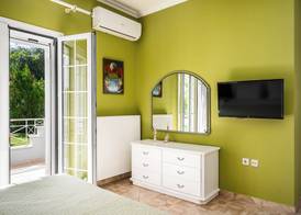 Villa Nefeli with Private Pool by Konnect 3