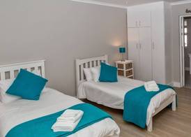 Ons C-Huis - Gansbaai Seafront Accommodation, back-up power 3
